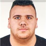 Studente di comunicazione che offre lezioni di inglese per tutte le occasioni, scolastiche e concorsi di selezione